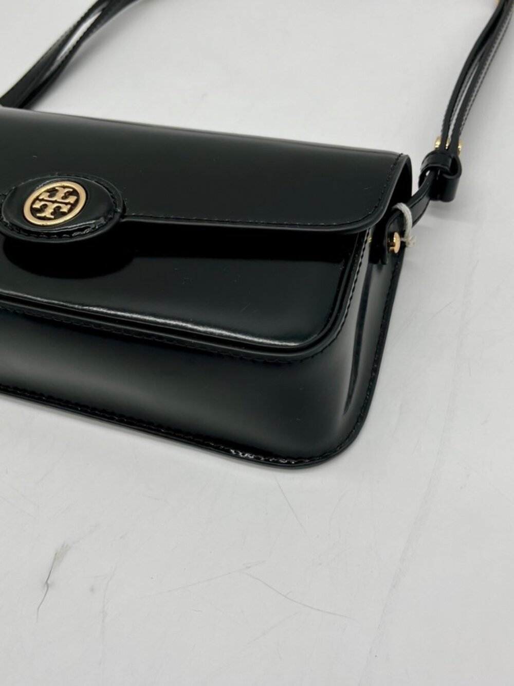 Tory Burch Black Leather Robinson Spazzolato East/Weat Shoulder Bag - Picture 6 of 10